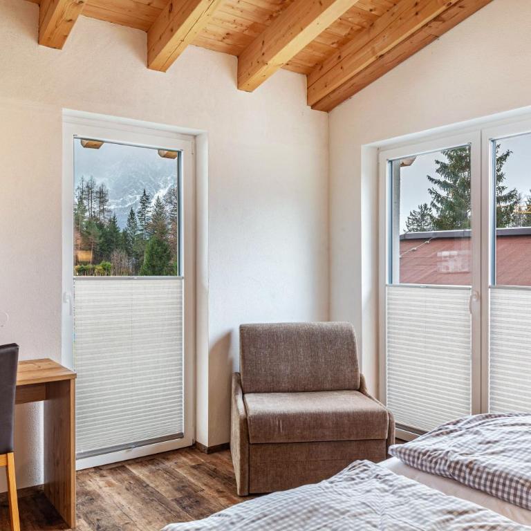 Ferienwohnung Wetterstein - Two-Bedroom Deluxe Apartment with Garden View - 2