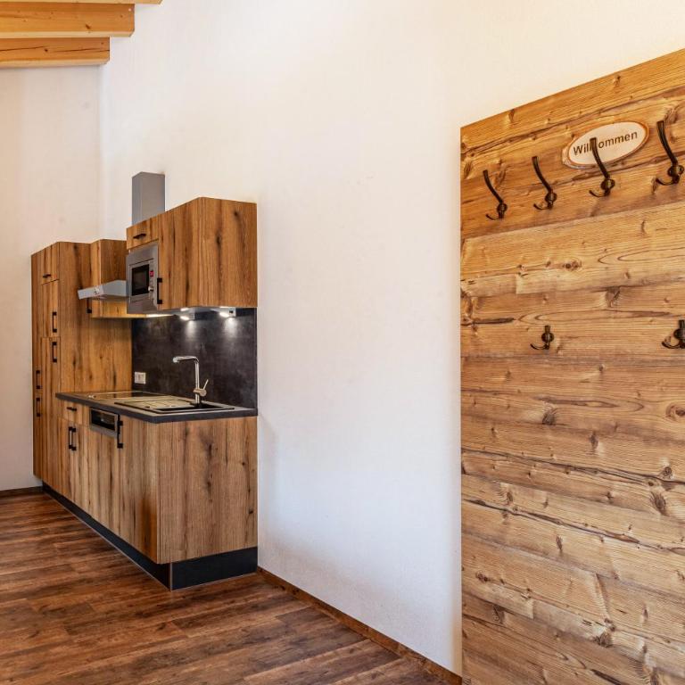 Ferienwohnung Wetterstein - Two-Bedroom Deluxe Apartment with Garden View - 18