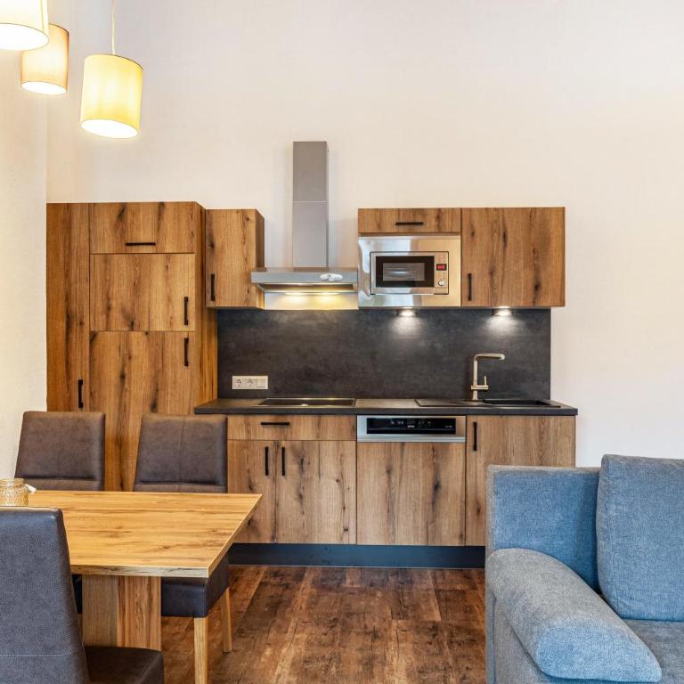 Ferienwohnung Wetterstein - Two-Bedroom Deluxe Apartment with Garden View - 13