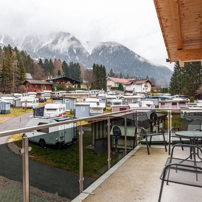 Ferienwohnung Wetterstein - Two-Bedroom Deluxe Apartment with Garden View - 3