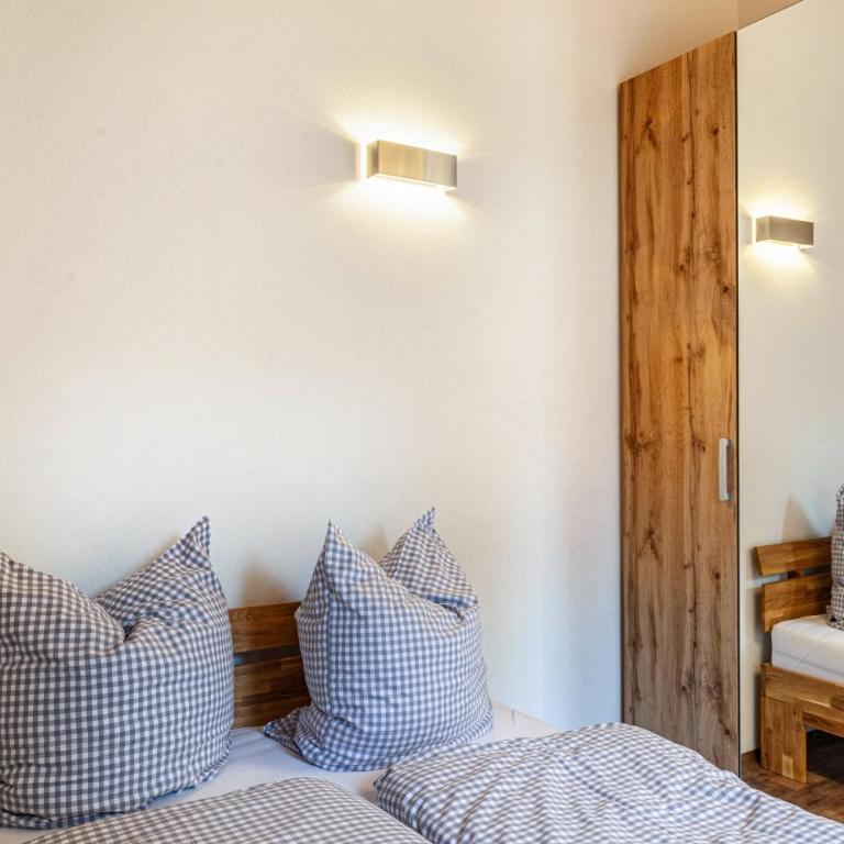 Ferienwohnung Wetterstein - Two-Bedroom Deluxe Apartment with Garden View - 8