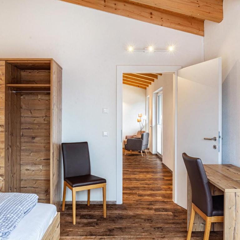 Ferienwohnung Wetterstein - Two-Bedroom Deluxe Apartment with Garden View - 6
