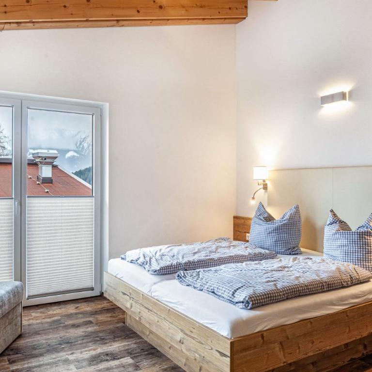 Ferienwohnung Wetterstein - Two-Bedroom Deluxe Apartment with Garden View - 1
