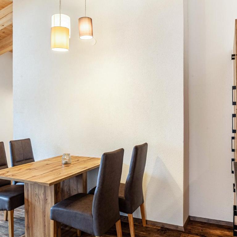 Ferienwohnung Wetterstein - Two-Bedroom Deluxe Apartment with Garden View - 14