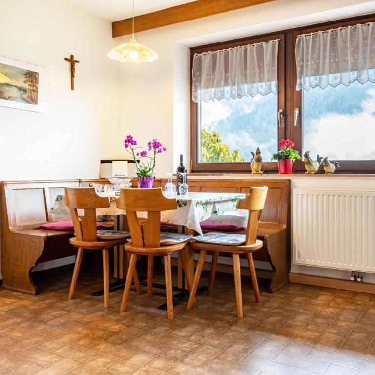 Ferienwohnung Gatscherhof - Two-Bedroom Deluxe Apartment with Garden View - 3
