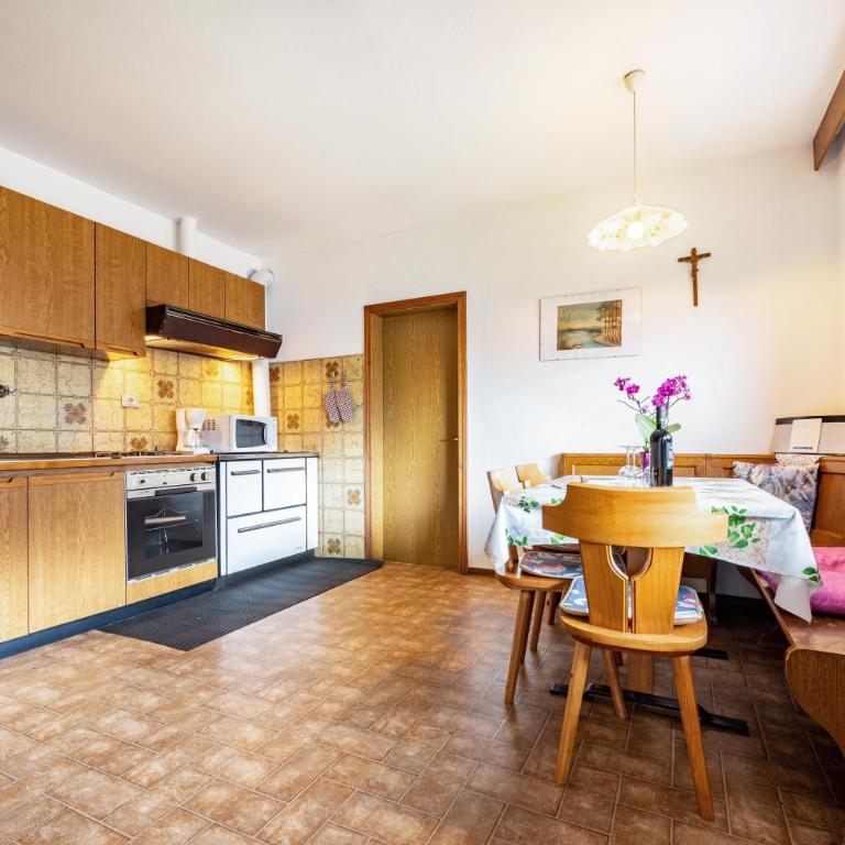 Ferienwohnung Gatscherhof - Two-Bedroom Deluxe Apartment with Garden View - 4