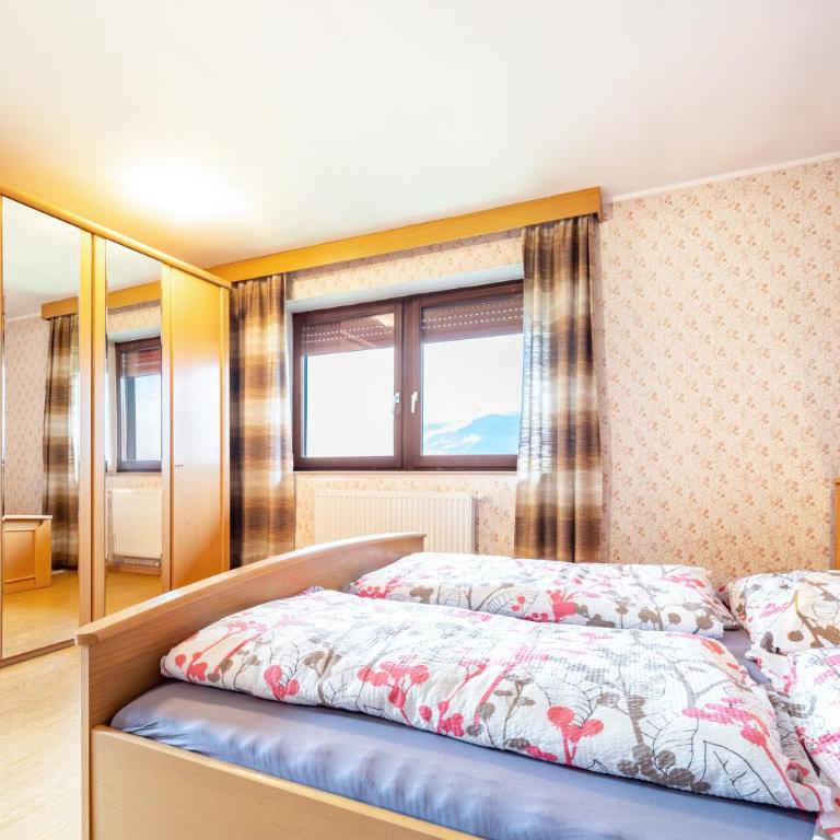 Ferienwohnung Gatscherhof - Two-Bedroom Deluxe Apartment with Garden View - 10