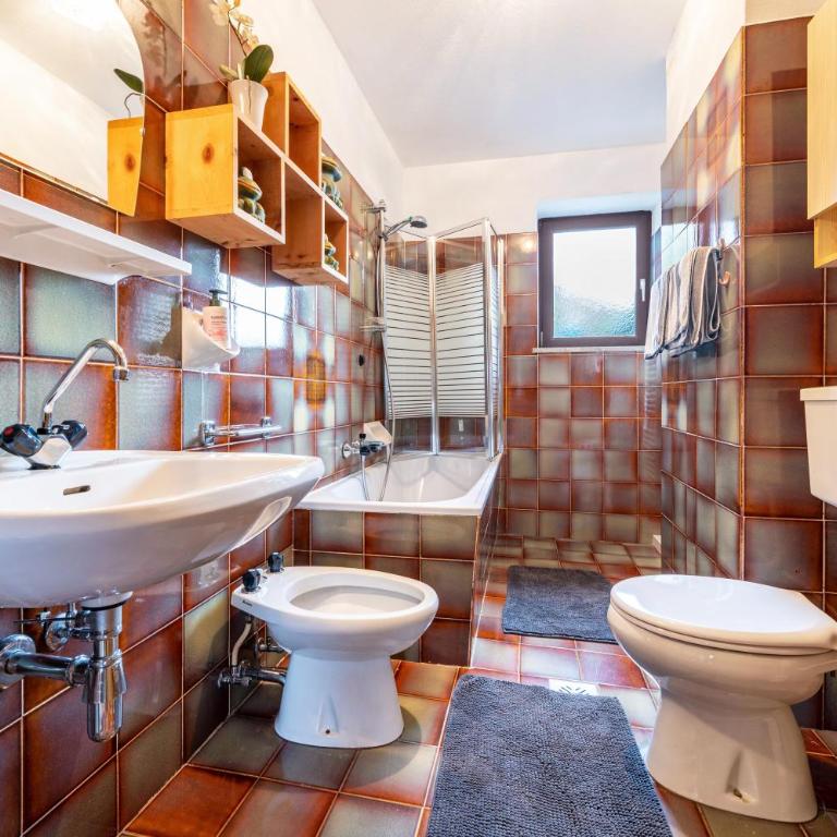 Ferienwohnung Gatscherhof - Two-Bedroom Deluxe Apartment with Garden View - 17