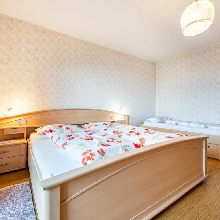 Ferienwohnung Gatscherhof - Two-Bedroom Deluxe Apartment with Garden View - 8