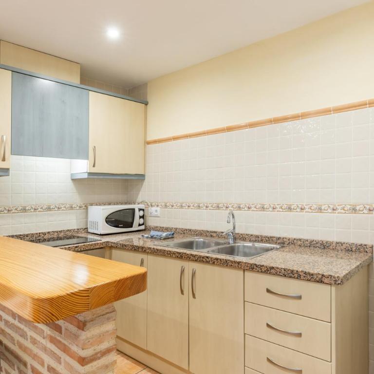 Tosca Mar 223 - One-Bedroom Apartment with Garden View - 7