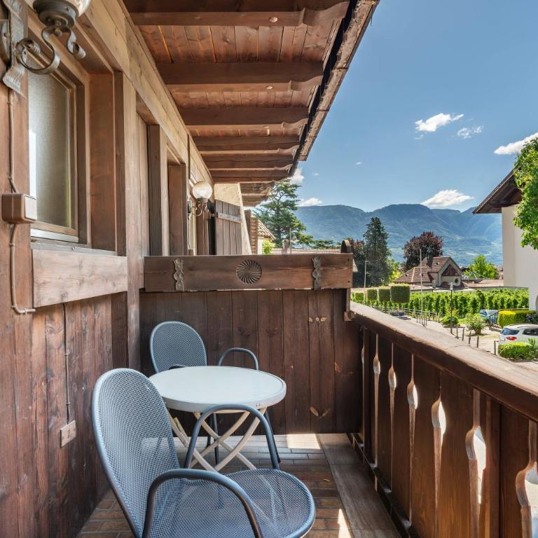 Biobauernhof Toellerhof - Double Room with Mountain View - 1