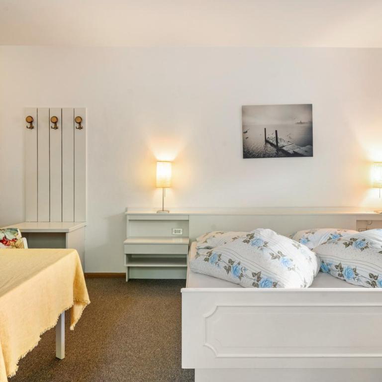 Biobauernhof Toellerhof - Double Room with Mountain View - 13