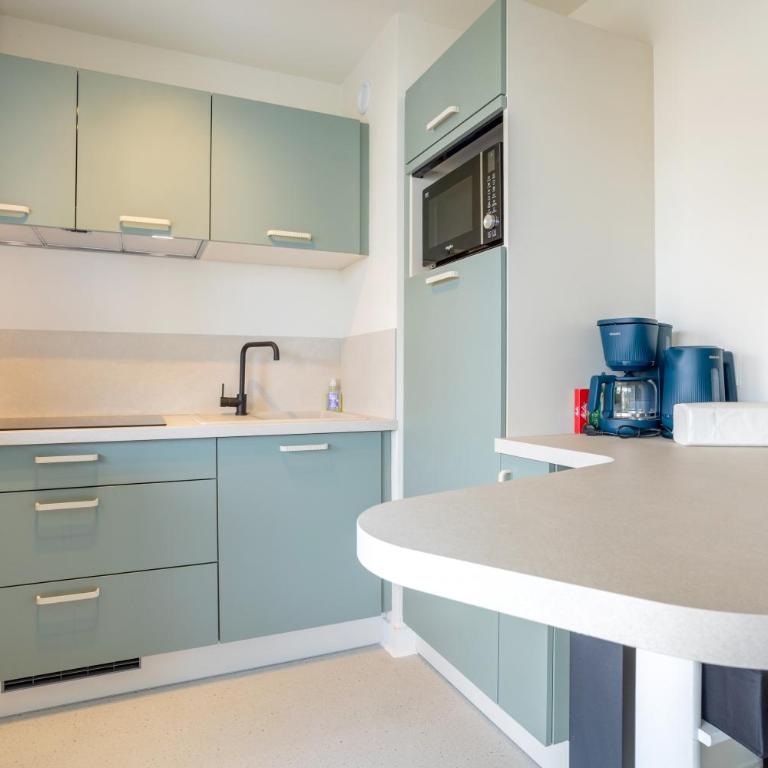 La pause iodée Studio -grand balcon - Superior One-Bedroom Apartment with Balcony - 7