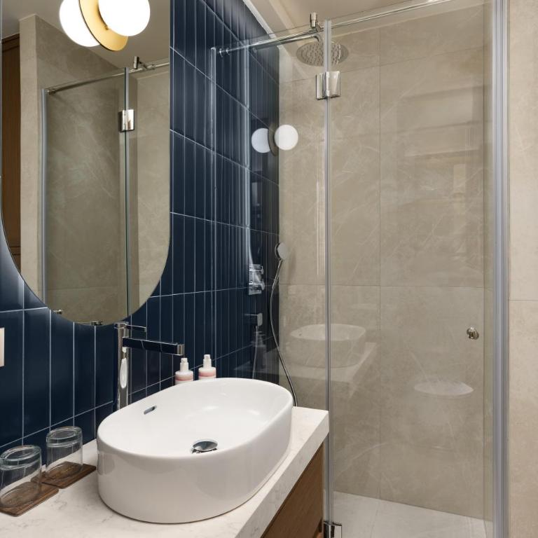 Mövenpick Hotel & Residences Teuta Kotor Bay - Deluxe Apartment with Double Bed and Sofa - 11