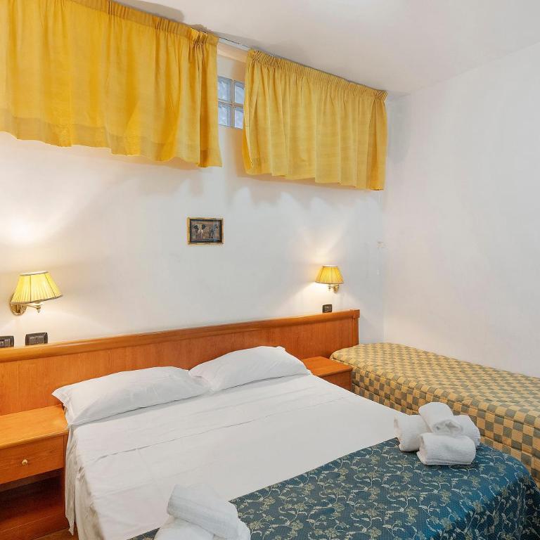 Bed and Breakfast H Pompeii Ruiins - Camera Tripla con Doccia - 4