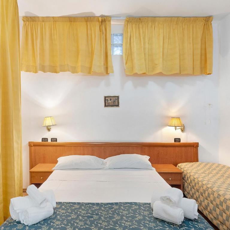 Bed and Breakfast H Pompeii Ruiins - Camera Tripla con Doccia - 3