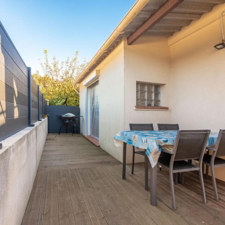 Les Sables - One-Bedroom Apartment with Garden View - 14