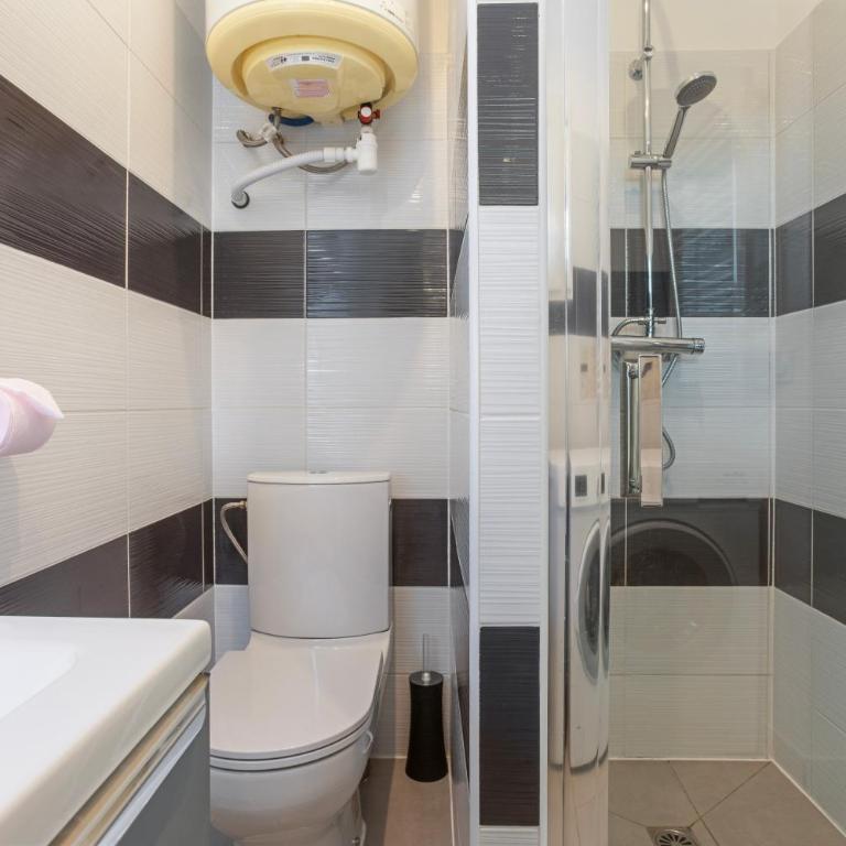 Les Sables - One-Bedroom Apartment with Garden View - 12