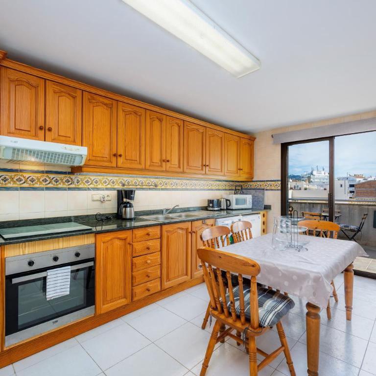 Atico Roger De Flor - Apartamento de 3 dormitorios con vistas a las montañas - 8