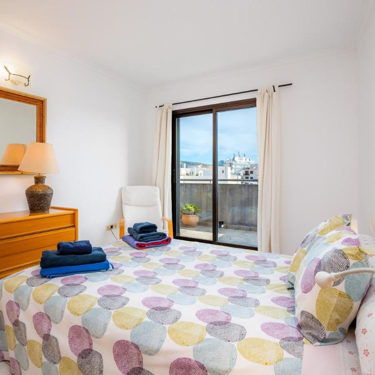 Atico Roger De Flor - Apartamento de 3 dormitorios con vistas a las montañas - 12