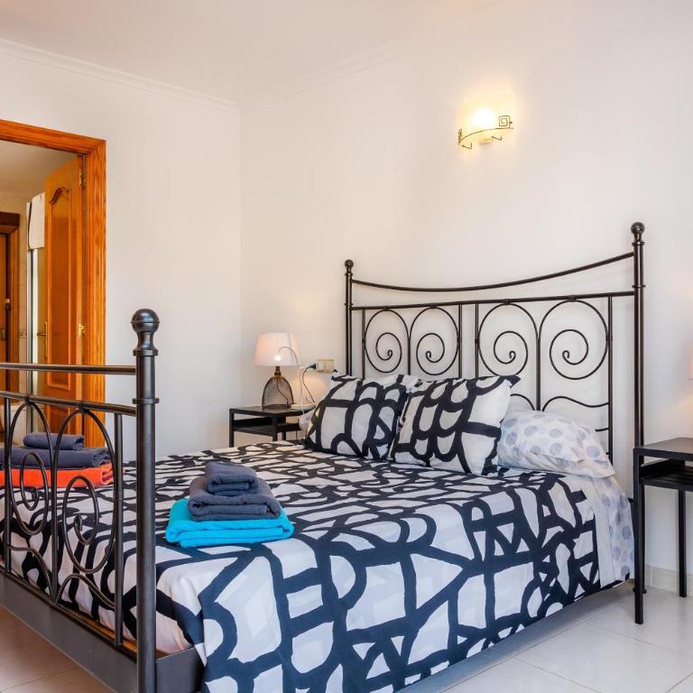 Atico Roger De Flor - Apartamento de 3 dormitorios con vistas a las montañas - 17