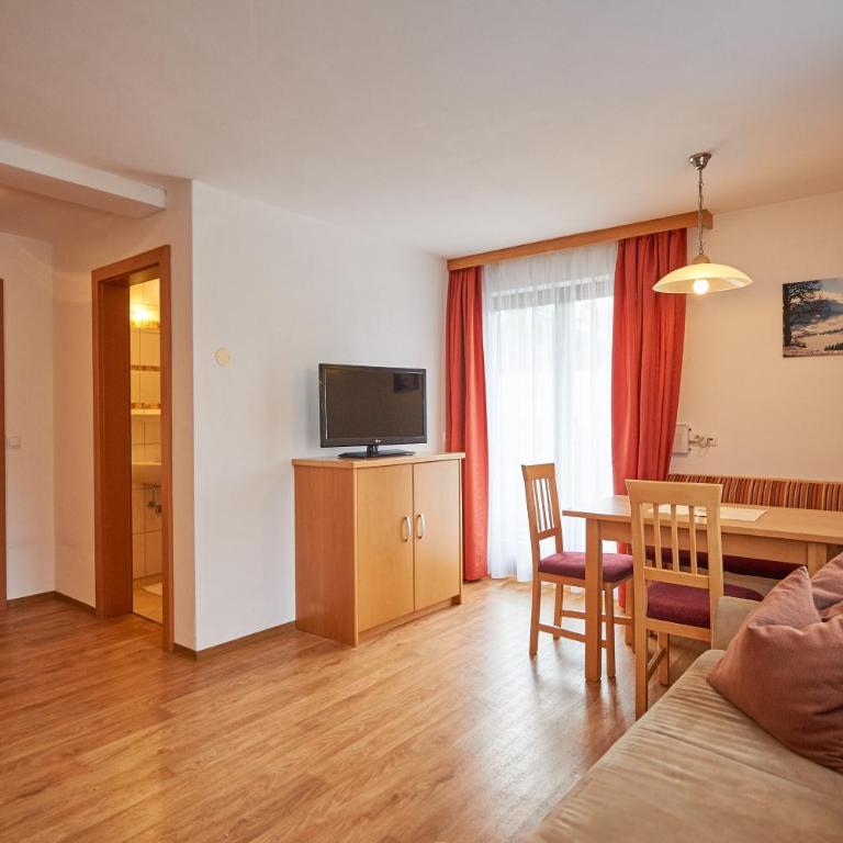 Haus Weitgasser - Apartment mit 1 Schlafzimmer und Balkon - 1