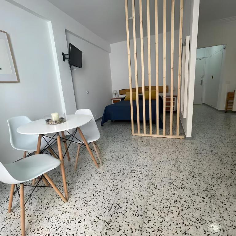 Puerto Centro House Studio - Estudio con balcón - 8