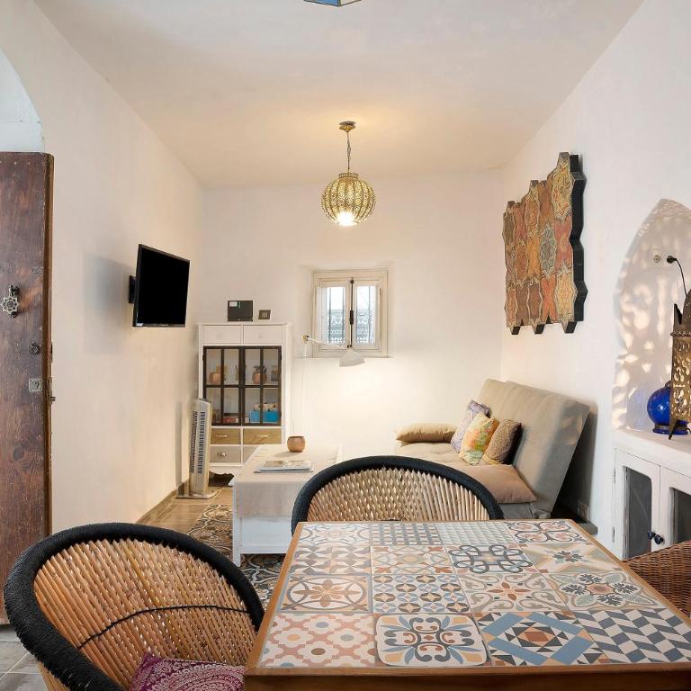 Precioso apartamento en Vejer con terraza - Habitación Cuádruple con ducha - 4