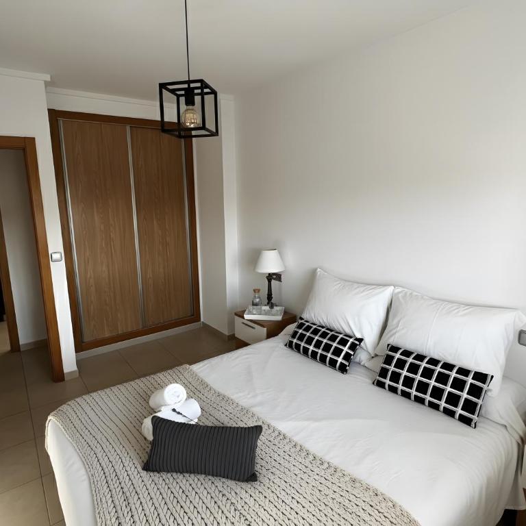 Alicante Hills - Quadruple Room with Shower - 1