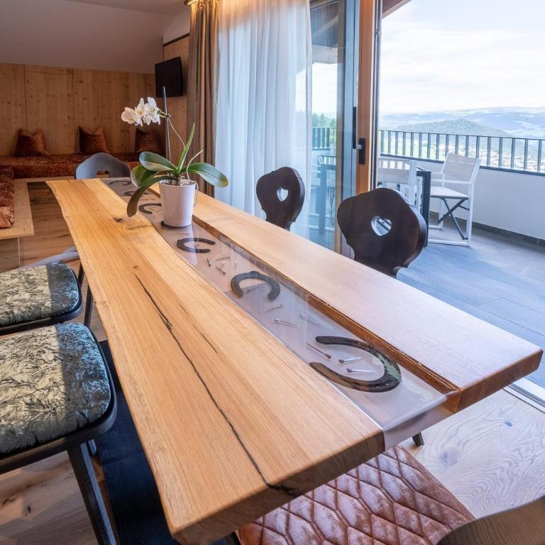 Ladinser Hof Western Suite - Deluxe-Apartment mit 2 Schlafzimmern und Gartenblick - 2