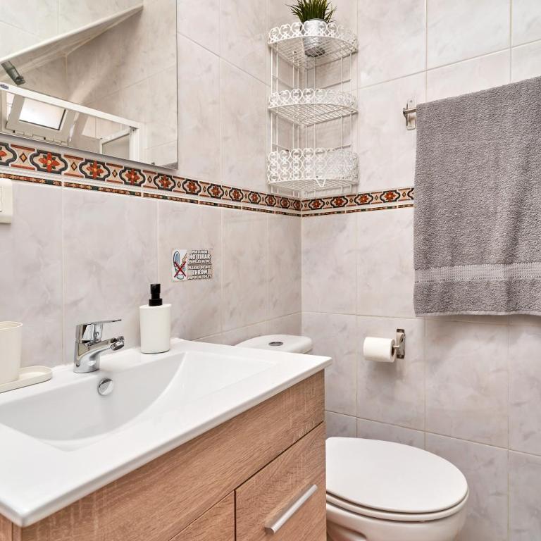Villa Angeles Nerja - Habitación Cuádruple con ducha - 15