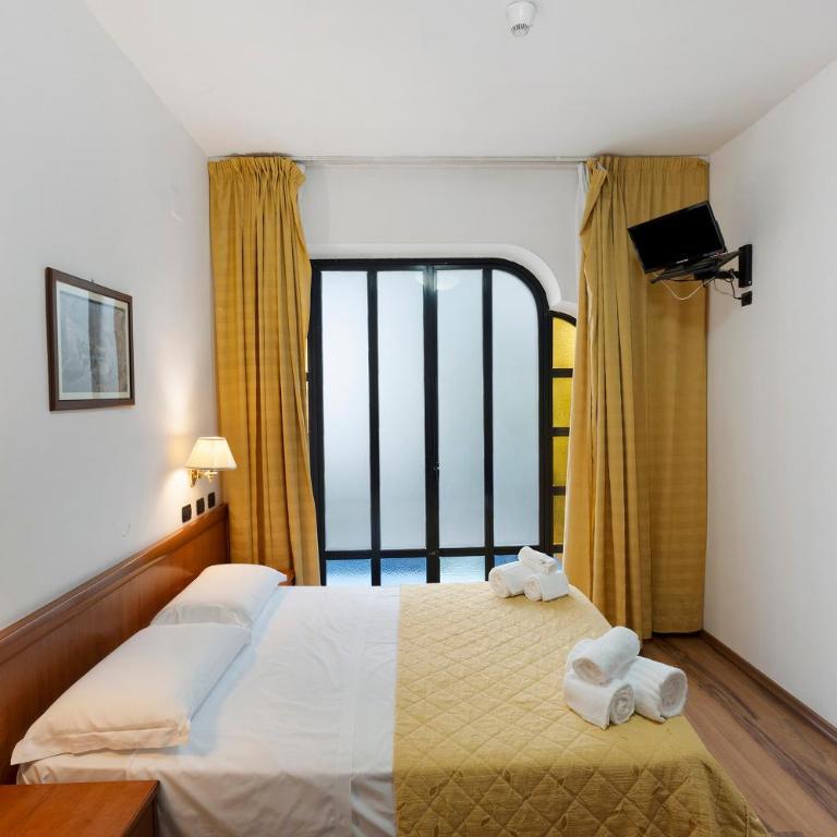 Bed and Breakfast H Pompeii Ruiins - Camera Queen Standard - 6