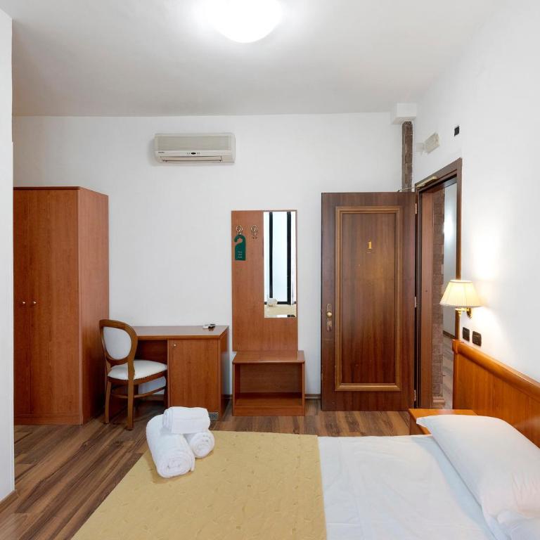 Bed and Breakfast H Pompeii Ruiins - Camera Queen Standard - 3