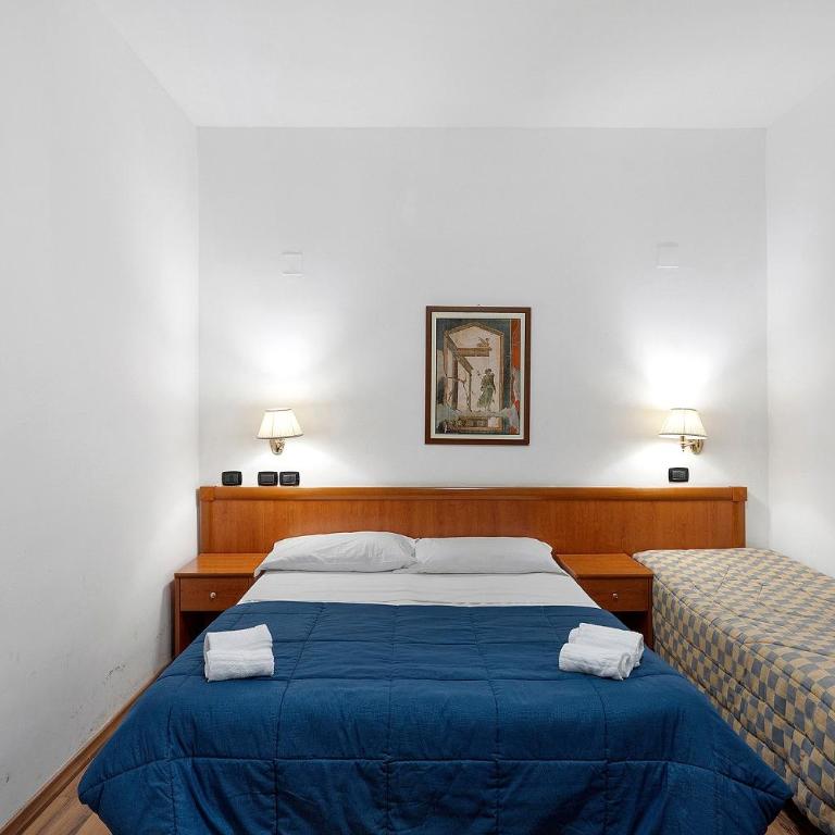 Bed and Breakfast H Pompeii Ruiins - Camera Tripla con Doccia - 4