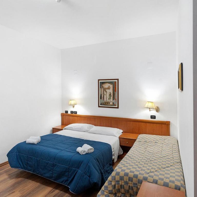 Bed and Breakfast H Pompeii Ruiins - Camera Tripla con Doccia - 2