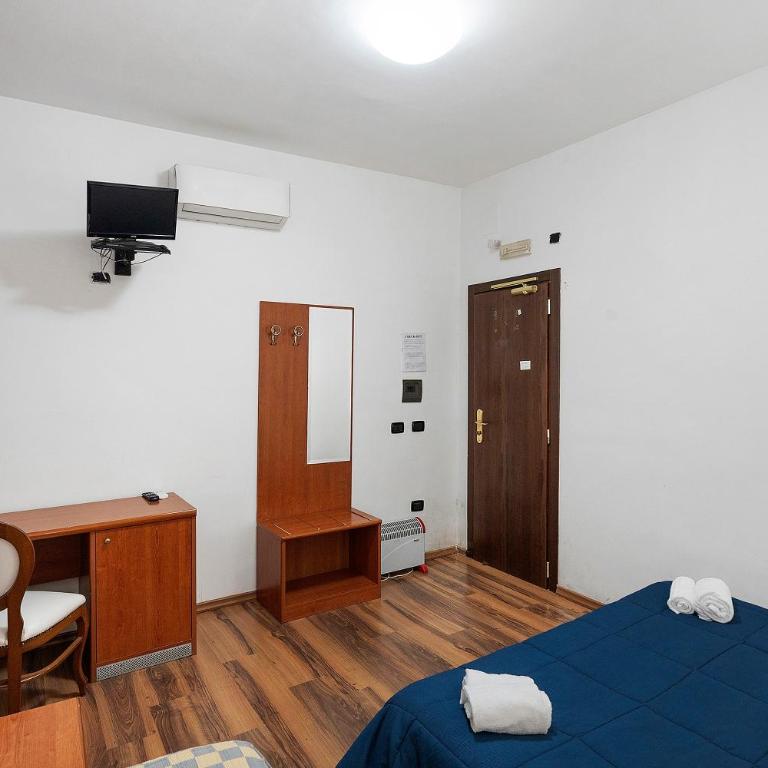Bed and Breakfast H Pompeii Ruiins - Camera Tripla con Doccia - 5