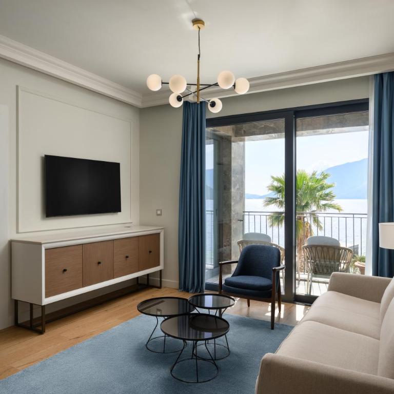 Mövenpick Hotel & Residences Teuta Kotor Bay - Deluxe Apartment with One Double Bed and Sofa - 6