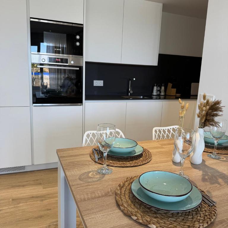 Lujo y Playa Caribeña en Estepona - Apartamento Deluxe de 2 dormitorios con vistas al mar - 34