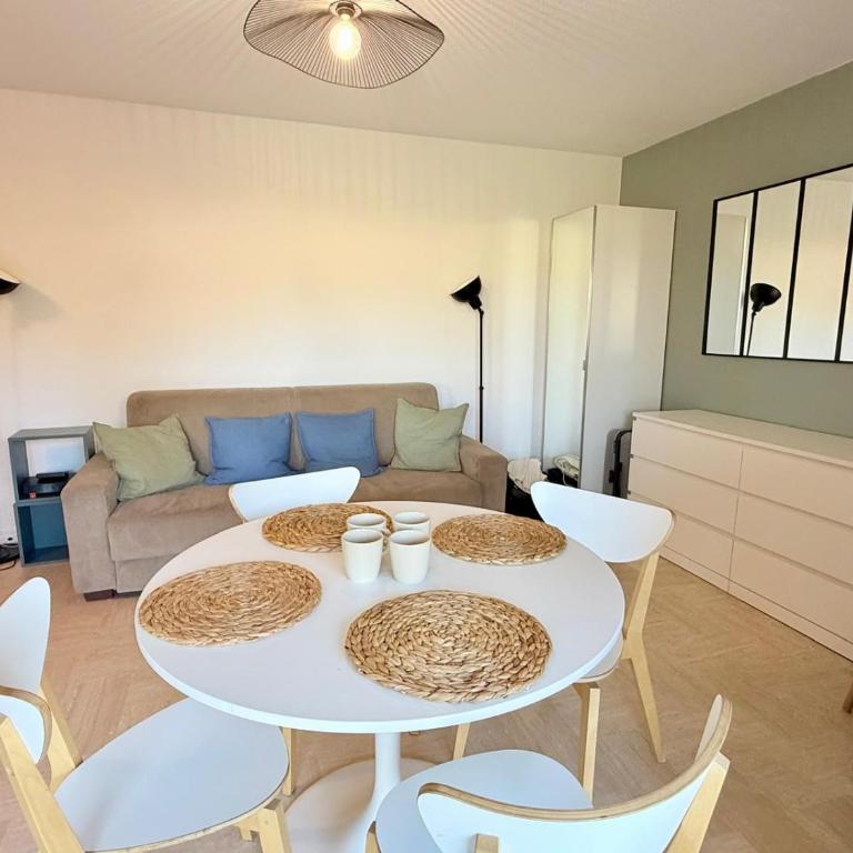 Appt 4pers, piscine, clim,parking - Superior One-Bedroom Apartment with Balcony - 4