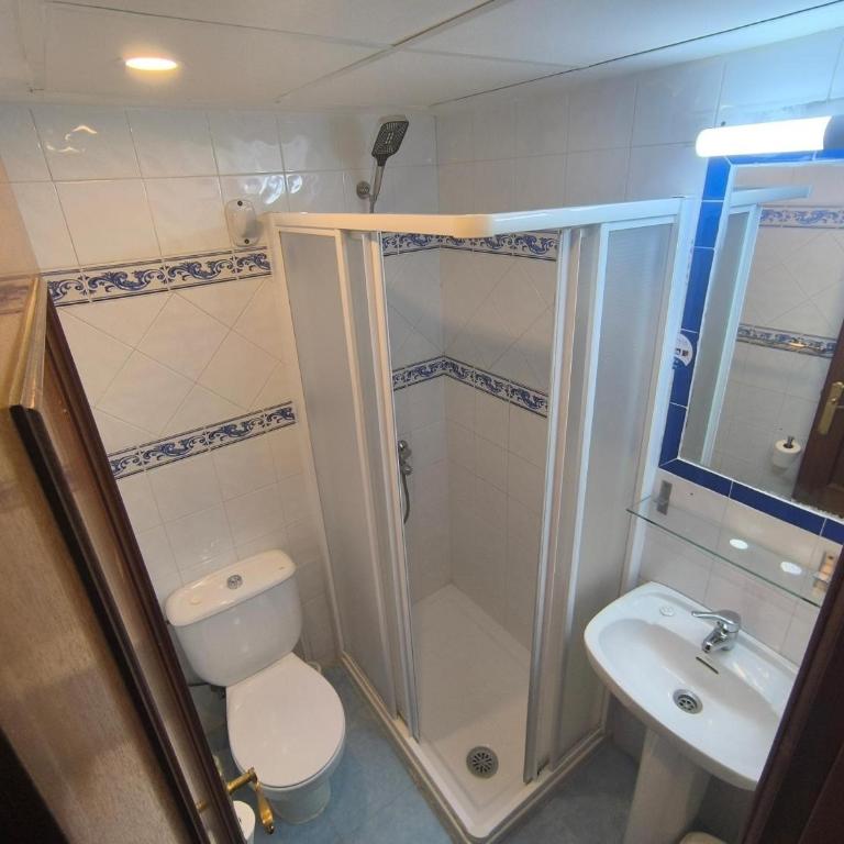 Pensión Veracruz 1 - Deluxe Double Room with Shower - 11