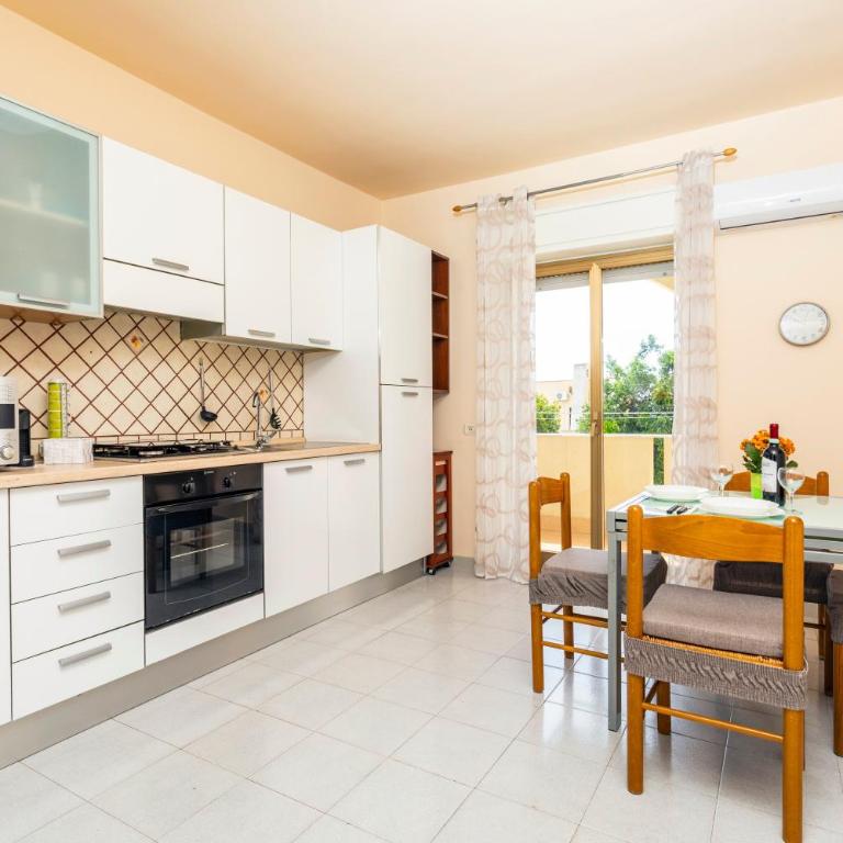 Chiara Home Apartment - Appartamento Deluxe con 2 Camere da Letto e Vista Giardino - 4