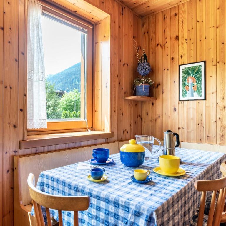 Appartamento Dolomiti Casa Lucia - Appartamento Deluxe con 2 Camere da Letto e Vista Giardino - 4