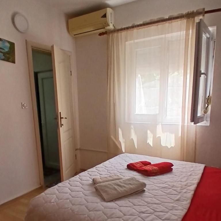Apartments Stevović - Double or Twin Room with Balcony - Attic - 2
