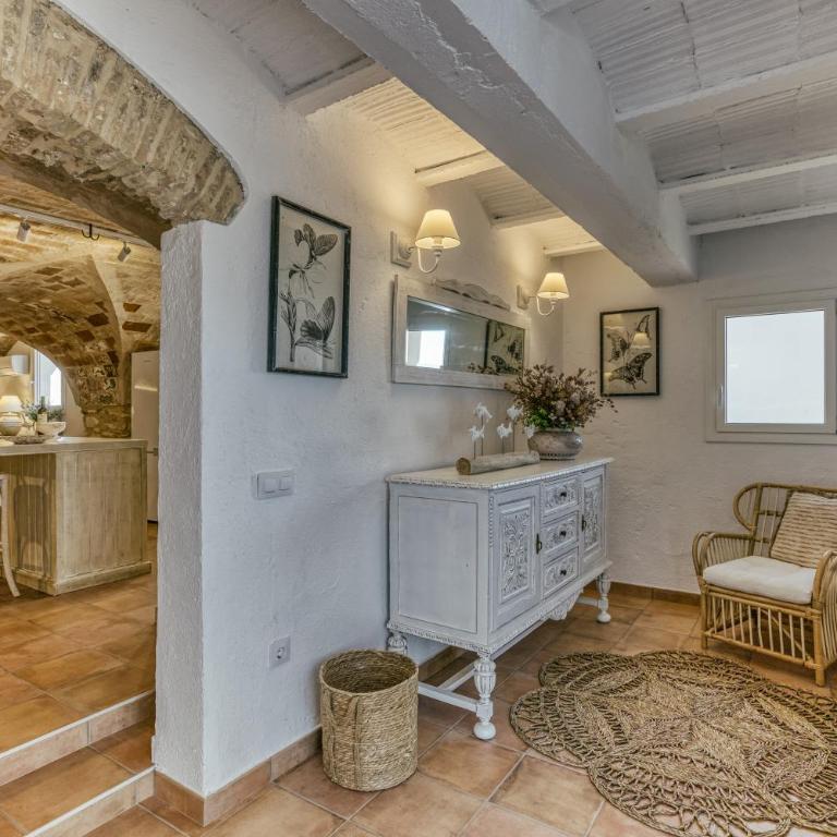 Can Bosch - Two-Bedroom House - 22