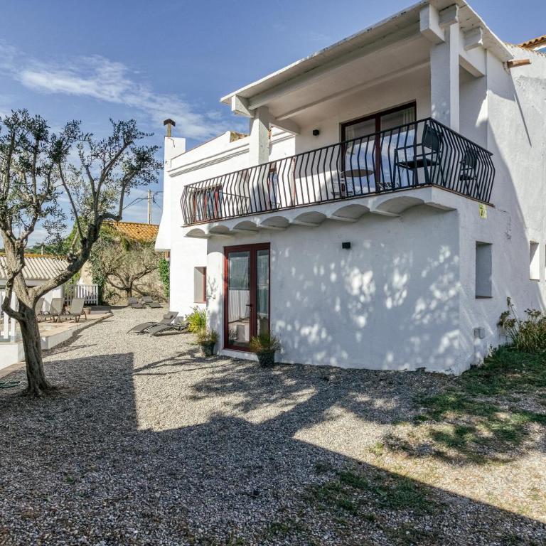 Can Bosch - Two-Bedroom House - 28