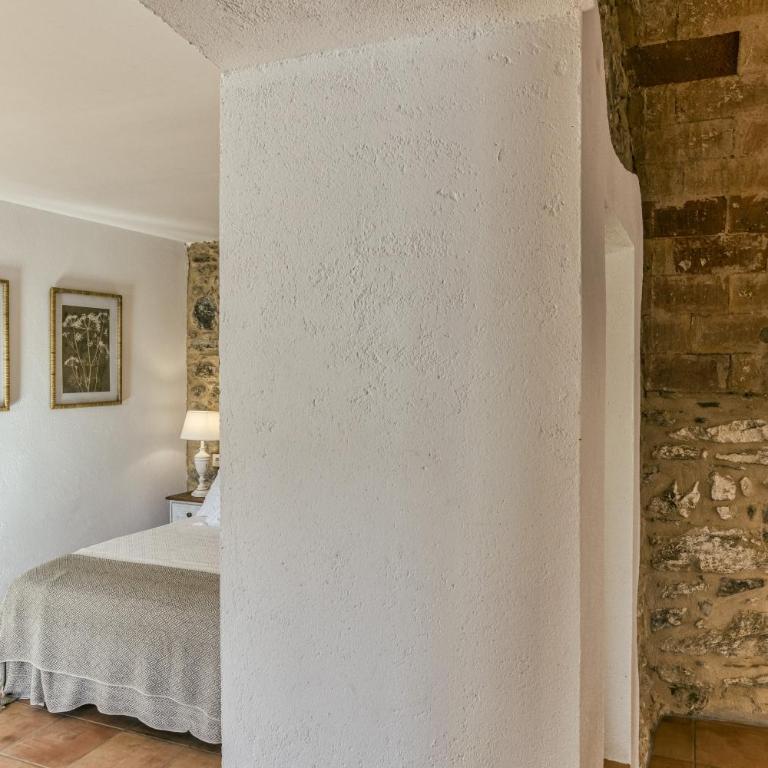 Can Bosch - Two-Bedroom House - 15