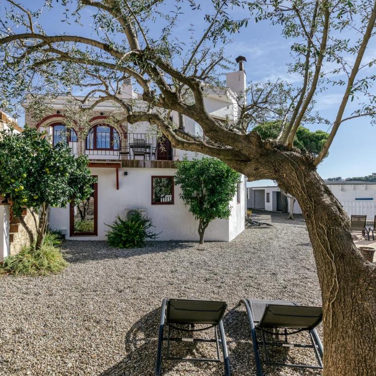Can Bosch - Two-Bedroom House - 2