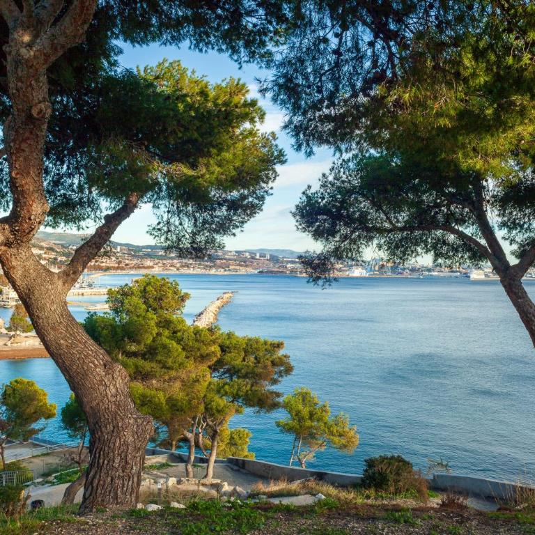 Appartement Evasion - Two-Bedroom Deluxe Apartment with Garden View - 21
