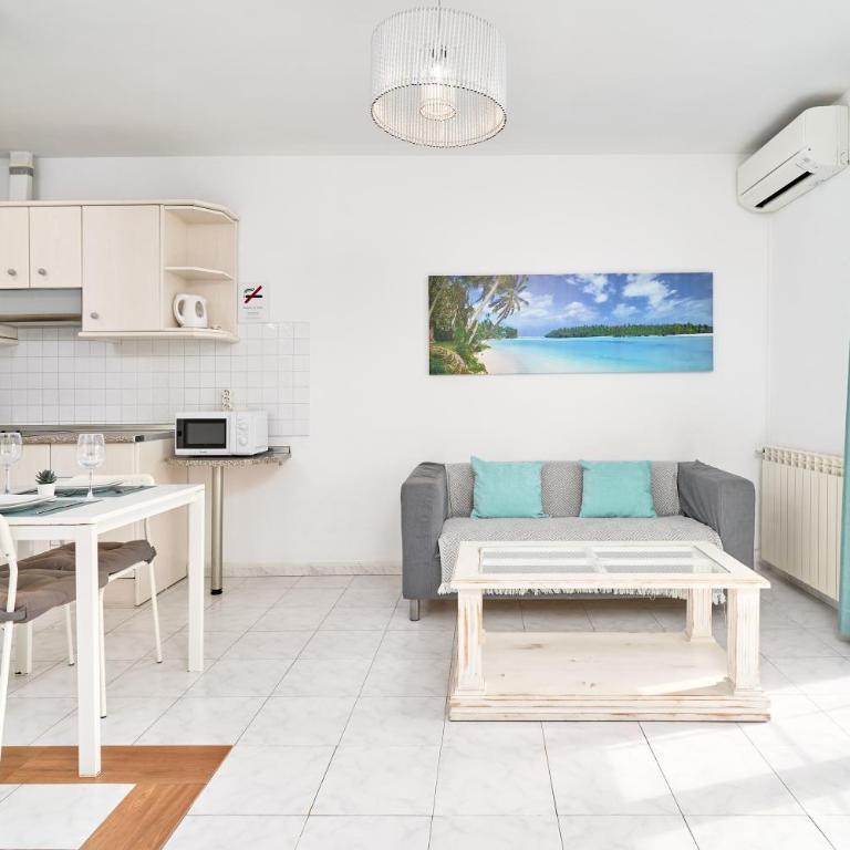 Nerja Vacaciones Apartamentos - Habitación Cuádruple con ducha - 15