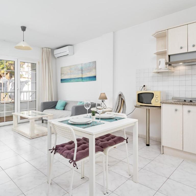 Nerja Vacaciones Apartamentos - Habitación Triple con ducha - 7